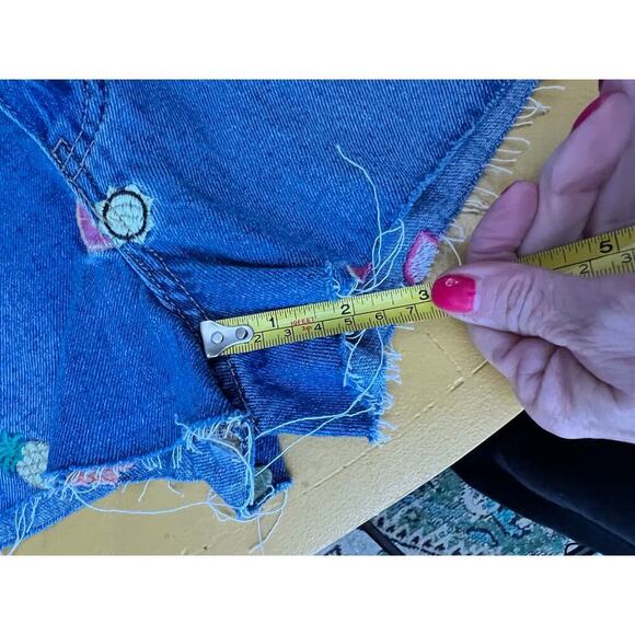 Forever 21 Tropical Fruit Palm Tree Embroidered Cut Off Mid Rise Jean Shorts NWT - Picture 8 of 9